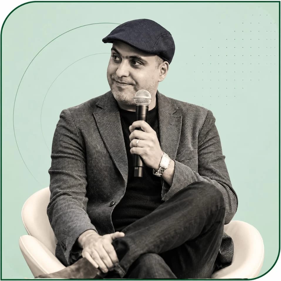 Alex Mojtahedi, Peachscore founder and CEO, speaking on a conference panel
